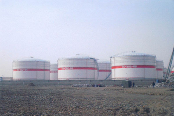 中石化天津?qū)嵢A十萬(wàn)立原油罐區(qū)